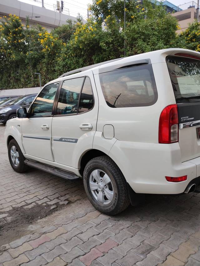 https://images10.gaadi.com/usedcar_image/3705183/original/processed_img2929239__used_car_2929239_1701861596.jpg?imwidth=6402