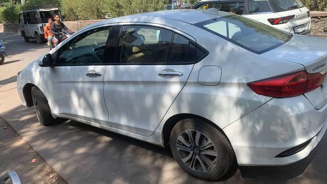 https://images10.gaadi.com/usedcar_image/3705184/original/processed_2aec8f77-ef5a-4dda-a8dc-7ef3950b83b7.JPG?imwidth=6401