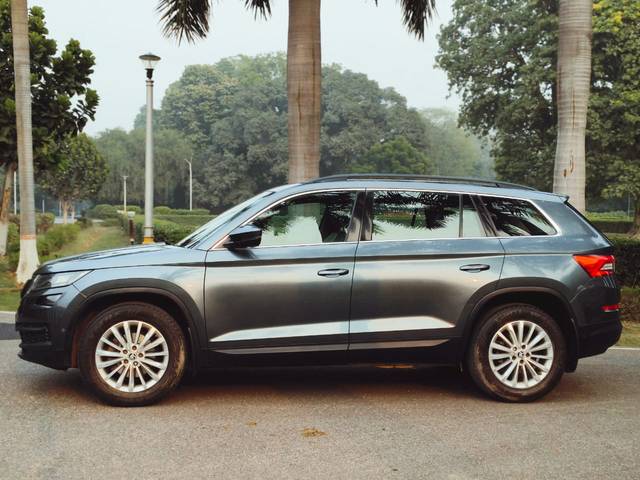 https://images10.gaadi.com/usedcar_image/3705205/original/img2929251__used_car_2929251_1701862177.jpg?imwidth=6402
