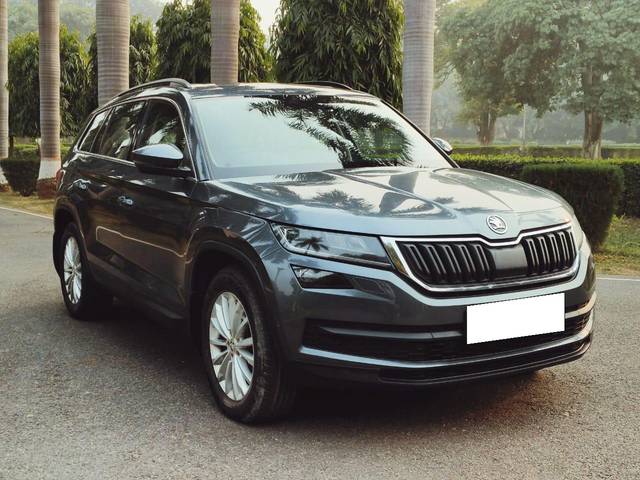 https://images10.gaadi.com/usedcar_image/3705205/original/processed_img2929251__used_car_2929251_1701862173.jpg?imwidth=6400
