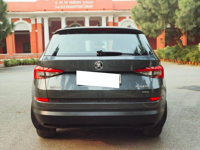 https://images10.gaadi.com/usedcar_image/3705205/original/processed_img2929251__used_car_2929251_1701862192.jpg?imwidth=6401