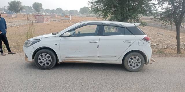https://images10.gaadi.com/usedcar_image/3705213/original/29__VCC_IMG_1701247856799_1825514_95_1701248143.jpg?imwidth=6401
