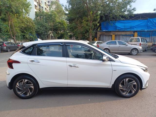 https://images10.gaadi.com/usedcar_image/3705229/original/img2929271__usedcar_b89ee5eb_f77d_4a8a_b38f_7601df4f6d00_2929271_1701862483.jpg?imwidth=6401