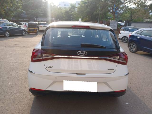 https://images10.gaadi.com/usedcar_image/3705229/original/processed_img2929271__usedcar_84562873_8791_4826_bfe4_161e5e1ba195_2929271_1701862482.jpg?imwidth=6402