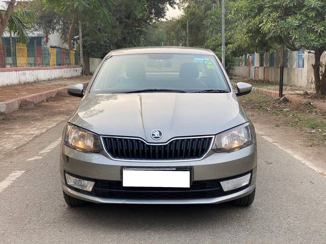 https://images10.gaadi.com/usedcar_image/3705233/original/processed_img2929275__used_car_2929275_1701862483.jpg?imwidth=6401