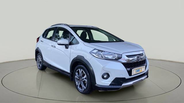 https://images10.gaadi.com/usedcar_image/3705247/original/slot__1-7-Exterior-14409555763-6294fe5ae873438bbea8dd2f678ecd12-Exterior-7.jpg?imwidth=6400