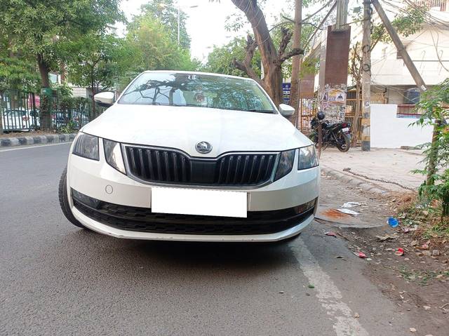 https://images10.gaadi.com/usedcar_image/3705254/original/processed_img2929288__used_car_2929288_1701863074.jpg?imwidth=6400