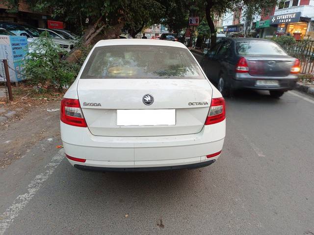 https://images10.gaadi.com/usedcar_image/3705254/original/processed_img2929288__used_car_2929288_1701863080.jpg?imwidth=6401