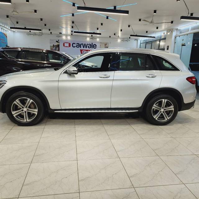 https://images10.gaadi.com/usedcar_image/3705296/original/processed_img2929311__used_car_2929311_1701864344.jpg?imwidth=6402