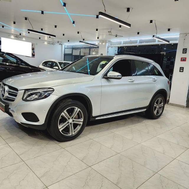https://images10.gaadi.com/usedcar_image/3705296/original/processed_img2929311__used_car_2929311_1701864351.jpg?imwidth=6400