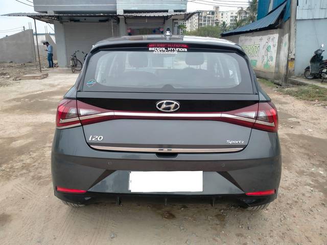 https://images10.gaadi.com/usedcar_image/3705310/original/processed_img2929320__usedcar_whatsappimage2023_12_05at21938pm_1__2531701864441_1701864453.jpeg?imwidth=6401