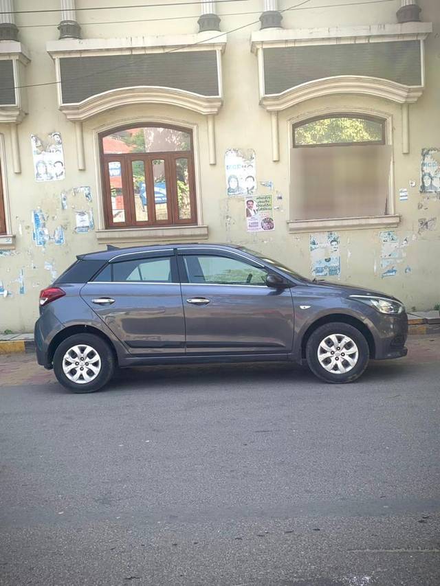 https://images10.gaadi.com/usedcar_image/3705322/original/processed_img2929327__used_car_2929327_1701865120.jpg?imwidth=6401