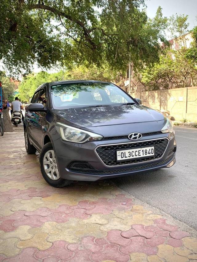 https://images10.gaadi.com/usedcar_image/3705322/original/processed_img2929327__used_car_2929327_1701865122.jpg?imwidth=6400