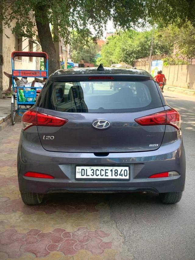https://images10.gaadi.com/usedcar_image/3705322/original/processed_img2929327__used_car_2929327_1701865125.jpg?imwidth=6402