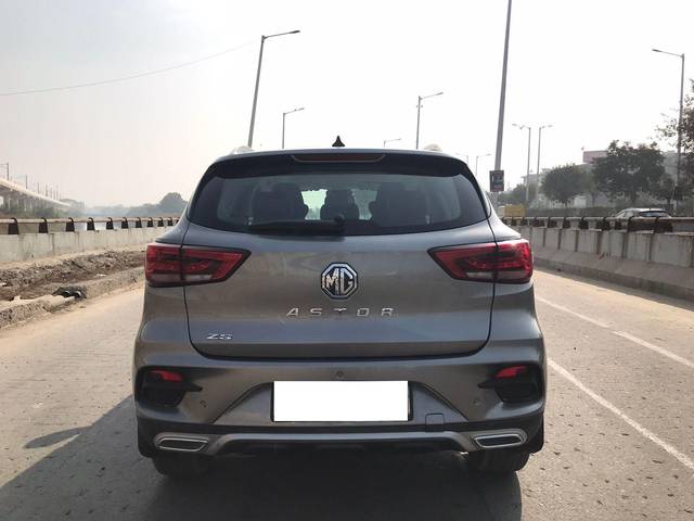 https://images10.gaadi.com/usedcar_image/3705329/original/processed_img2929329__used_car_2929329_1702916253.jpg?imwidth=6402