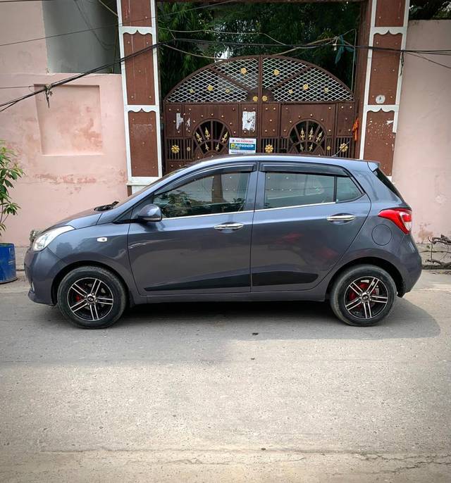 https://images10.gaadi.com/usedcar_image/3705343/original/processed_img2929337__used_car_2929337_1701865746.jpg?imwidth=6402