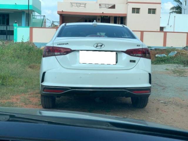 https://images10.gaadi.com/usedcar_image/3705381/original/processed_dd4b3e1e-56c9-485a-a0ba-29f68493d3f1.jpeg?imwidth=6401