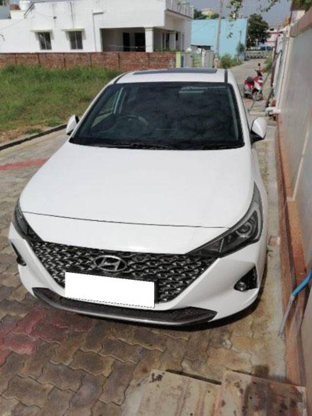https://images10.gaadi.com/usedcar_image/3705381/original/processed_ef83d347-1090-46f4-837c-7cba917508e4.jpeg?imwidth=6400