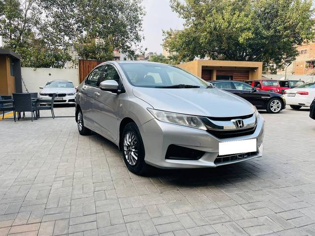 https://images10.gaadi.com/usedcar_image/3705384/original/processed_img2929364__usedcar_1_24__10151701866615_1701866624.jpeg?imwidth=6400