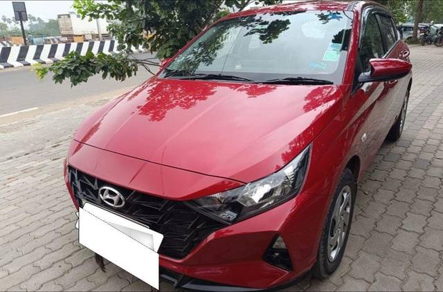 https://images10.gaadi.com/usedcar_image/3705395/original/processed_8304f9eb-b276-42dd-af64-ccbb6cd373d3.jpeg?imwidth=6400