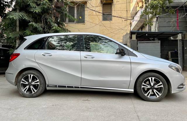 https://images10.gaadi.com/usedcar_image/3705420/original/processed_img2929376__usedcar_3_2929376_1701868028.jpeg?imwidth=6401
