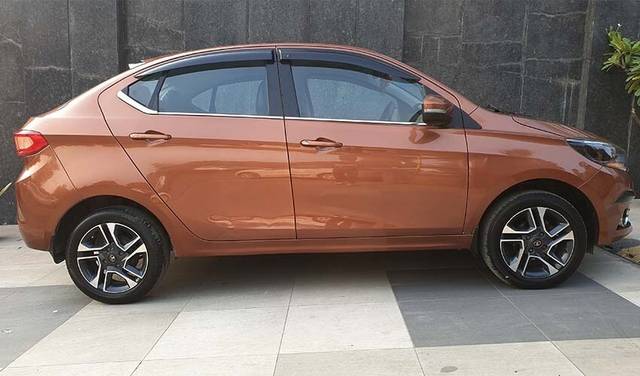 https://images10.gaadi.com/usedcar_image/3705430/original/img2929379__used_car_2929379_1701868333.jpg?imwidth=6401