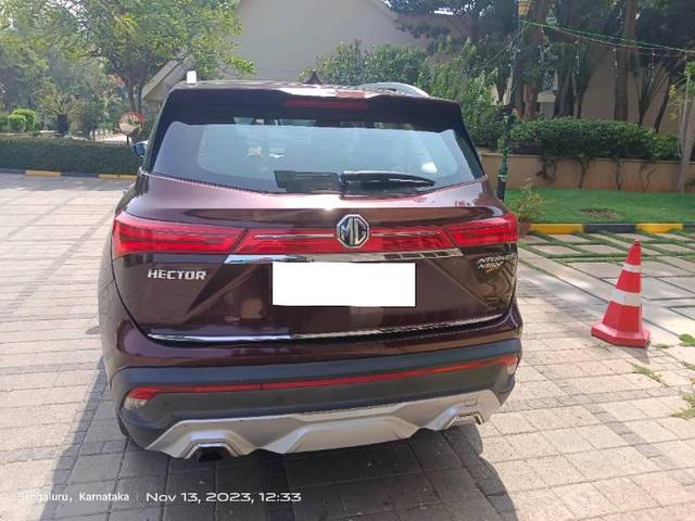https://images10.gaadi.com/usedcar_image/3705483/original/processed_29663731-7522-4c74-ad19-f67afa53ba58.jpg?imwidth=6402