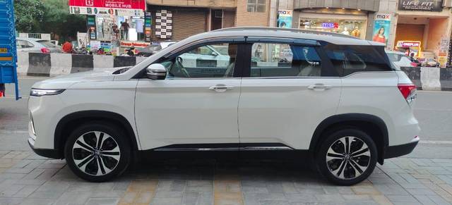 https://images10.gaadi.com/usedcar_image/3705505/original/processed_img2929409__usedcar_whatsappimage2023_12_05at51223pm_1__9661701871042_1701871050.jpeg?imwidth=6402