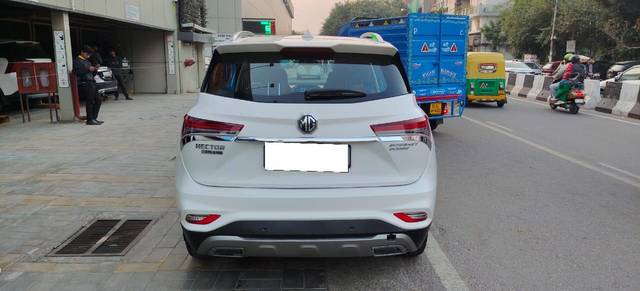 https://images10.gaadi.com/usedcar_image/3705505/original/processed_img2929409__usedcar_whatsappimage2023_12_05at51223pm_9661701871042_1701871050.jpeg?imwidth=6401