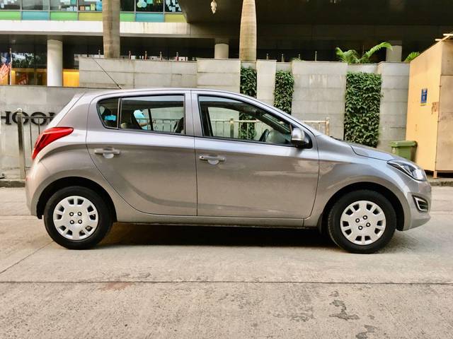 https://images10.gaadi.com/usedcar_image/3705526/original/processed_img2929414__usedcar_1_6__13771701871290_1701871319.jpeg?imwidth=6401
