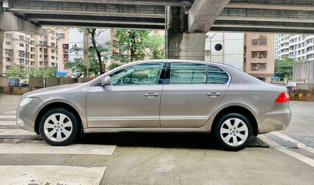 https://images10.gaadi.com/usedcar_image/3705537/original/processed_img2929417__usedcar_4_13771701871942_1701871957.jpeg?imwidth=6402