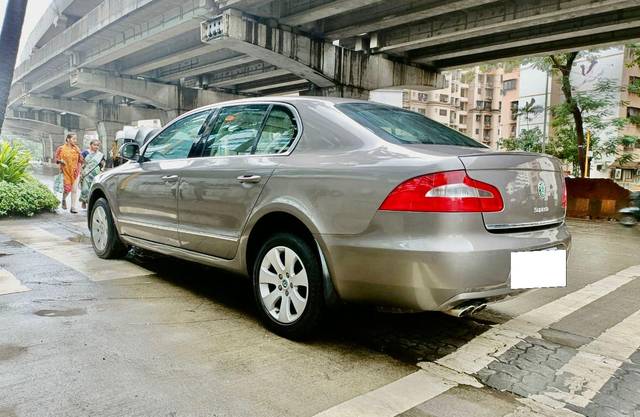 https://images10.gaadi.com/usedcar_image/3705537/original/processed_img2929417__usedcar_5_13771701871942_1701871957.jpeg?imwidth=6401