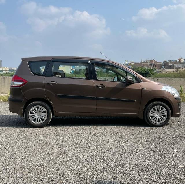 https://images10.gaadi.com/usedcar_image/3705547/original/img2929422__used_car_2929422_1701940498.jpg?imwidth=6401