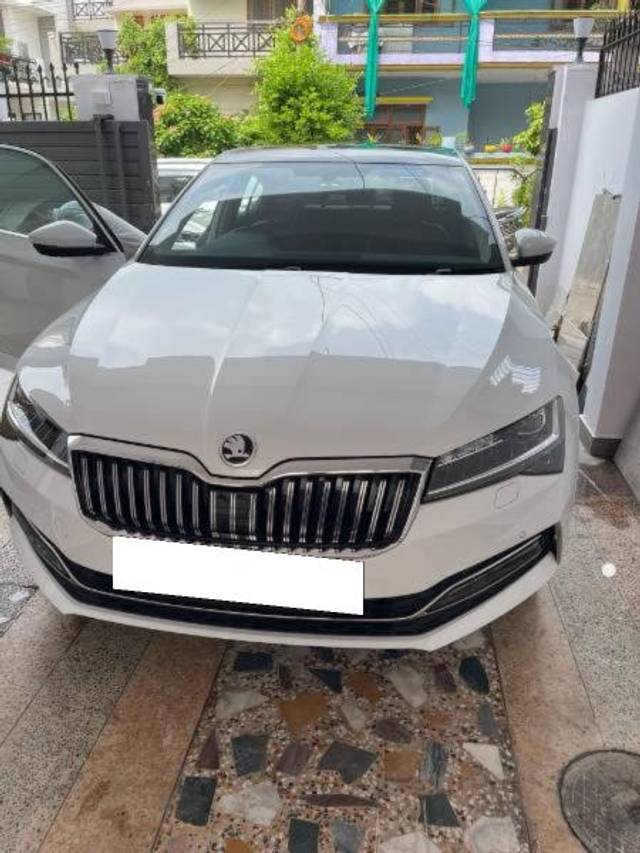 https://images10.gaadi.com/usedcar_image/3705612/original/processed_4f674738-770f-4ec8-b95e-06bf47ae6113.jpg?imwidth=6402