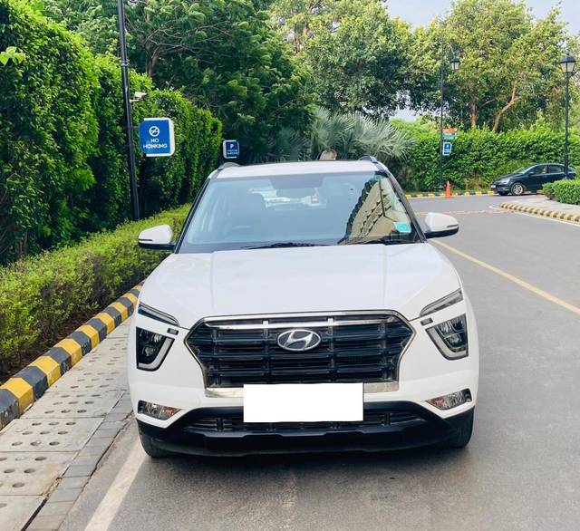https://images10.gaadi.com/usedcar_image/3705640/original/processed_img2929444__used_car_2929444_1701876728.jpg?imwidth=6400