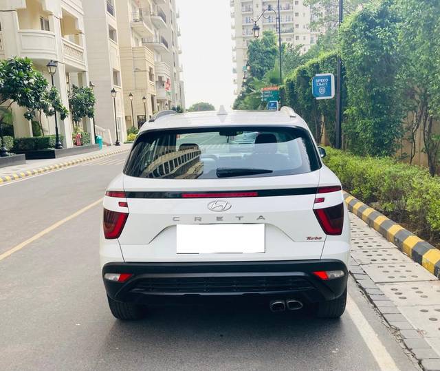 https://images10.gaadi.com/usedcar_image/3705640/original/processed_img2929444__used_car_2929444_1701876730.jpg?imwidth=6402