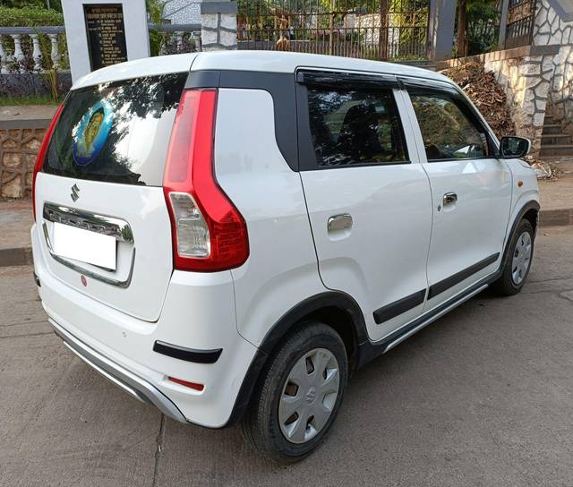 https://images10.gaadi.com/usedcar_image/3705764/original/processed_img2929454__used_car_2929454_1701881874.jpeg?imwidth=6401