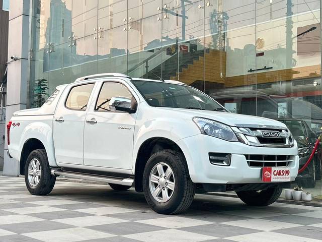 https://images10.gaadi.com/usedcar_image/3705806/original/processed_img2929461__used_car_2929461_1701883312.jpg?imwidth=6400