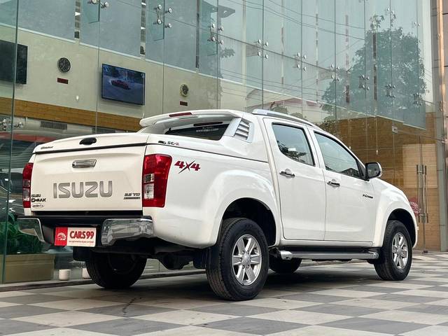https://images10.gaadi.com/usedcar_image/3705806/original/processed_img2929461__used_car_2929461_1701883347.jpg?imwidth=6402