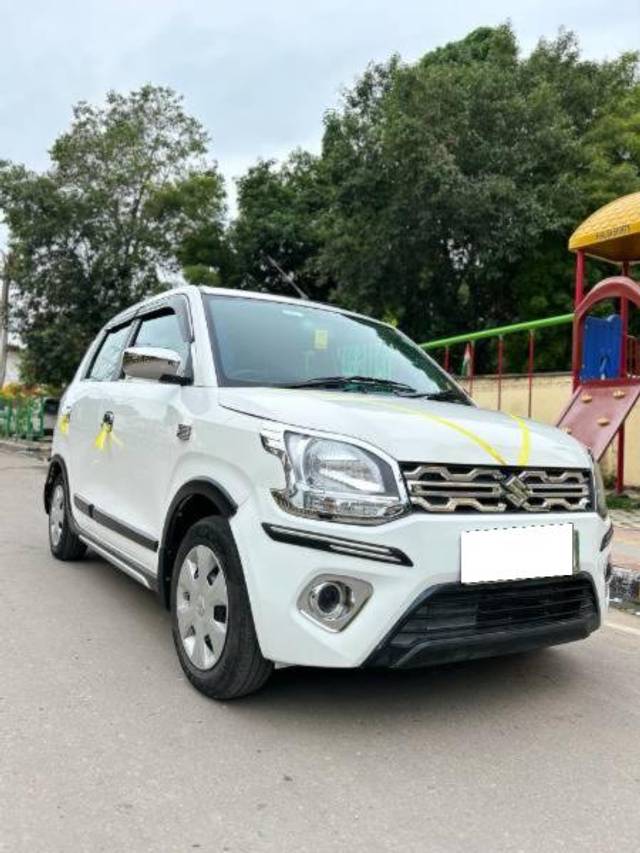 https://images10.gaadi.com/usedcar_image/3705887/original/processed_9cc1291e-dbbf-41a0-abaf-2851dd1c3231.jpg?imwidth=6400