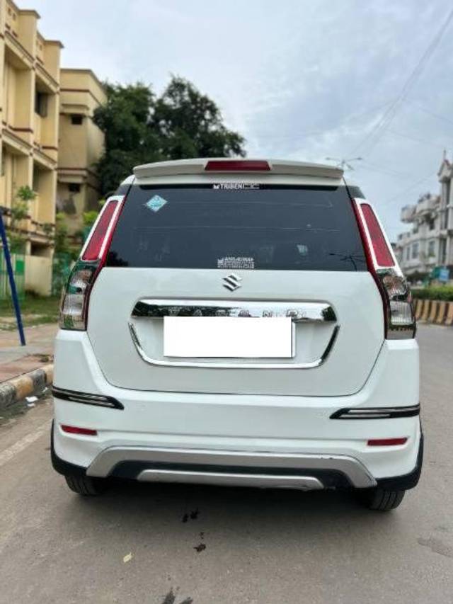 https://images10.gaadi.com/usedcar_image/3705887/original/processed_c48a5571-4a6c-4f55-8496-f2972dfd275e.jpg?imwidth=6402