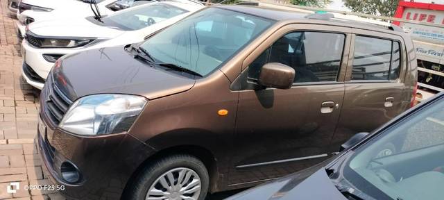 https://images10.gaadi.com/usedcar_image/3706007/original/processed_d4bc63f7-c73d-4bee-b928-fd78baaa0a43.jpg?imwidth=6402