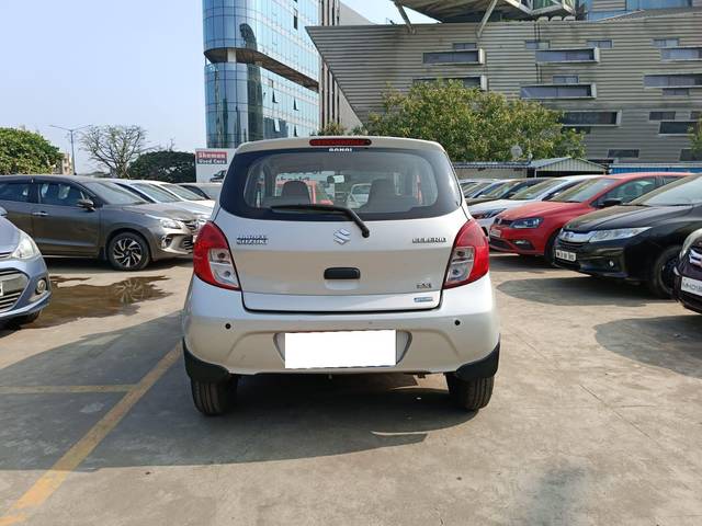 https://images10.gaadi.com/usedcar_image/3706095/original/processed_img2929510__used_car_2929510_1701925957.jpg?imwidth=6401