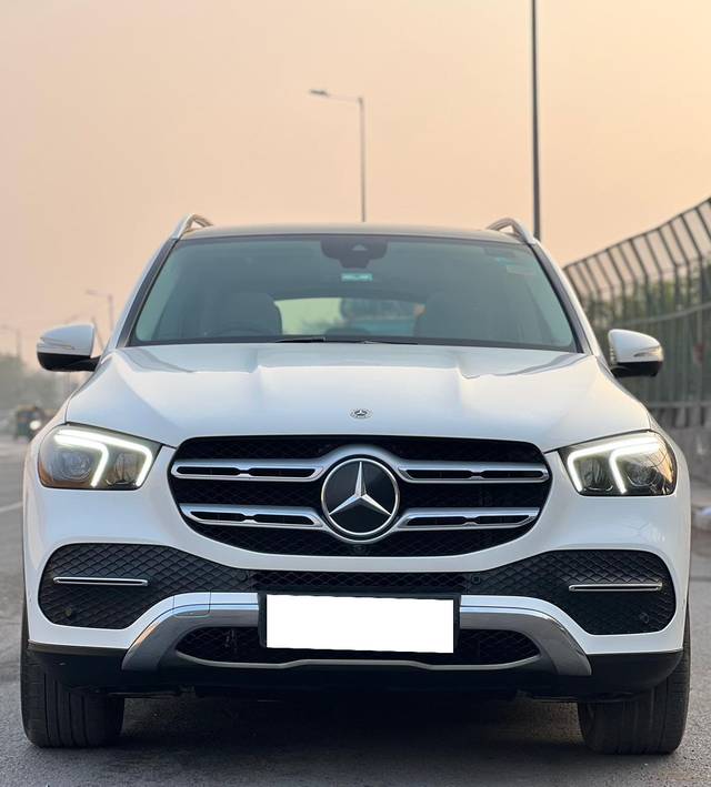 https://images10.gaadi.com/usedcar_image/3706221/original/processed_img2929578__used_car_2929578_1702028558.jpg?imwidth=6402