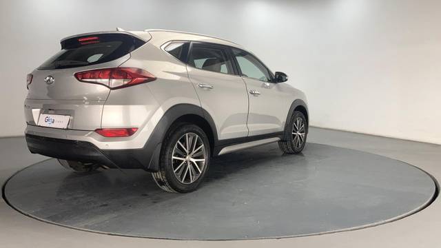https://images10.gaadi.com/usedcar_image/3706230/original/processed_img2929579__usedcar_t8_276591701929453_1701929465.jpg?imwidth=6402