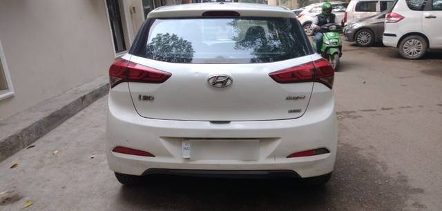 https://images10.gaadi.com/usedcar_image/3706356/original/30__VCC_1826000_96_1701328067.jpg?imwidth=6402