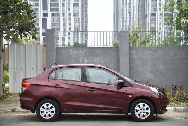 https://images10.gaadi.com/usedcar_image/3706388/original/img2929647__used_car_2929647_1701935119.jpg?imwidth=6401