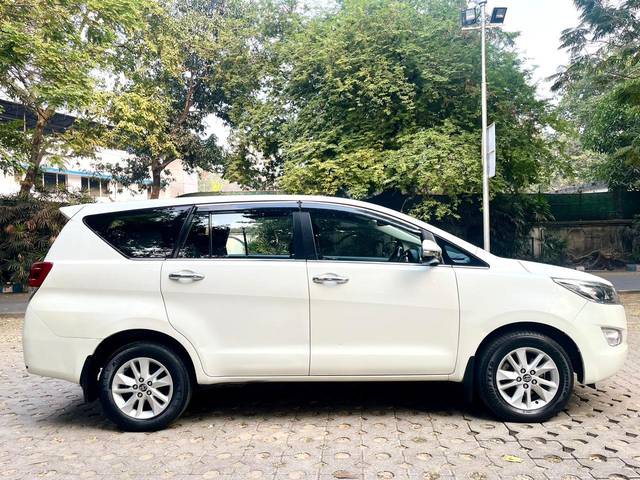 https://images10.gaadi.com/usedcar_image/3706433/original/processed_img2929668__used_car_2929668_1701936924.jpg?imwidth=6401