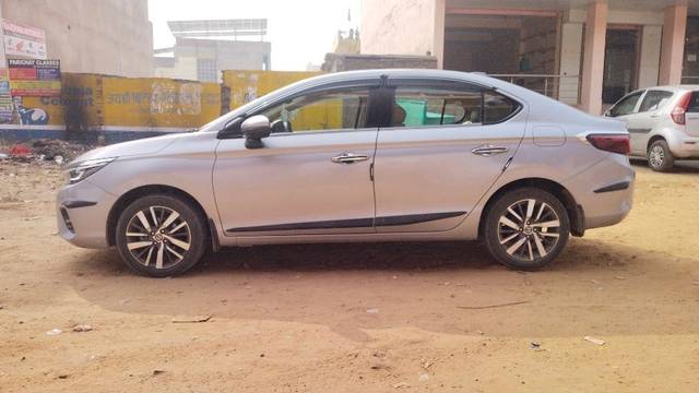 https://images10.gaadi.com/usedcar_image/3706470/original/30__VCC_IMG_1701326581468_1826076_95_1701326888.jpg?imwidth=6401