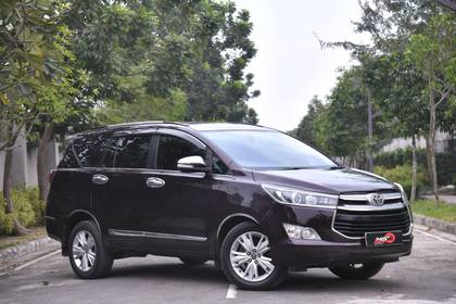 Toyota Innova Crysta 2.8 ZX AT BSIV Toyota Innova Crysta 2.8 ZX AT BSIV